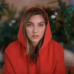 Damska bluza oversize w streetwearze – jak stworzyć modny look?
