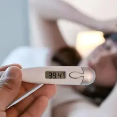 Jak wywołać gorączkę? TOP 6 metod, których lekarze nie polecają