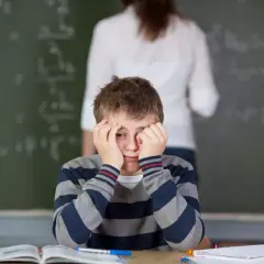 Czy uczeń z dysleksją ma specjalne przywileje? Sprawdź, jakie ułatwienia przysługują