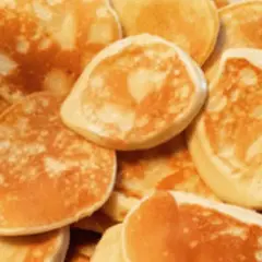  Placuszki twarogowo-bananowe - przepis na pyszne i zdrowe śniadanie