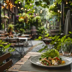 Ukryte perełki: 9 zaskakujących ogródków restauracyjnych w Warszawie