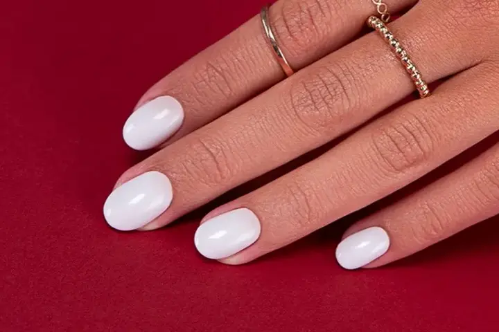  Hybryda na bardzo krótkie paznokcie - manicure krótkie i modne