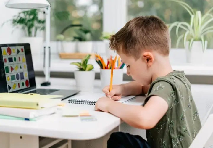Jak szkoła w chmurze jest finansowana i czy to wpływa na jakość edukacji?