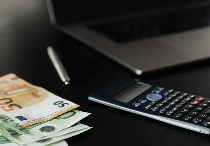 Jak odzyskać kontrolę nad swoimi finansami i uporać się z zaległymi płatnościami?