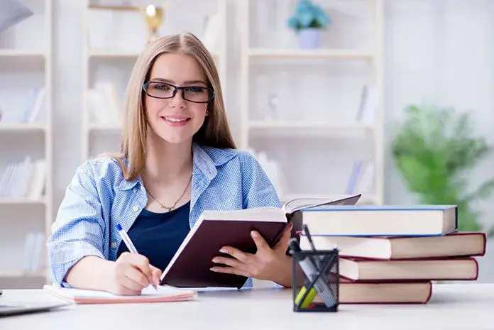Co daje dysleksja na maturze? Ulgi i udogodnienia, które musisz znać